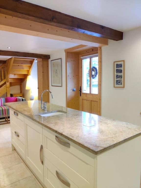 אבונדאנס Spacious Ski Chalet In Traditional French Village, Sleeps 8, Four Star With Fibre Broadband מראה חיצוני תמונה