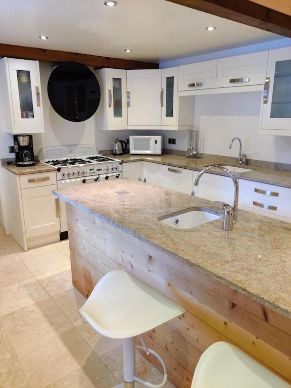 אבונדאנס Spacious Ski Chalet In Traditional French Village, Sleeps 8, Four Star With Fibre Broadband מראה חיצוני תמונה