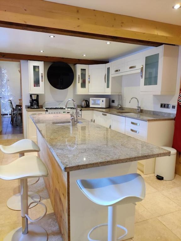 אבונדאנס Spacious Ski Chalet In Traditional French Village, Sleeps 8, Four Star With Fibre Broadband מראה חיצוני תמונה
